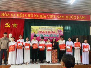 Trao quà Tết Nguyên Đán Ất Tị năm 2025